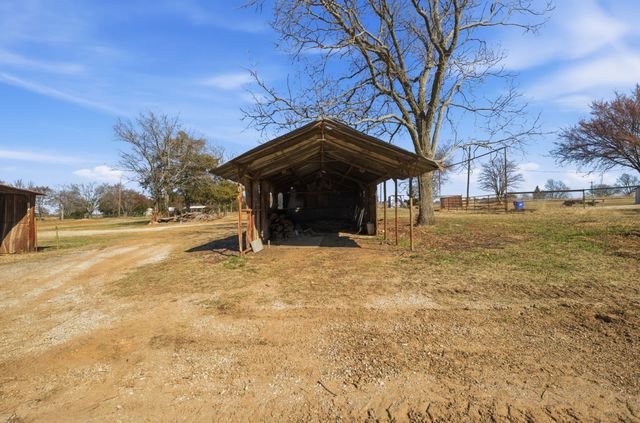 697 County Road 166, Whitesboro, TX 76273