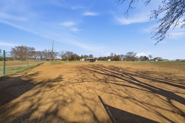 697 County Road 166, Whitesboro, TX 76273