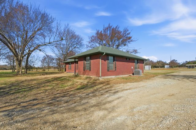 697 County Road 166, Whitesboro, TX 76273