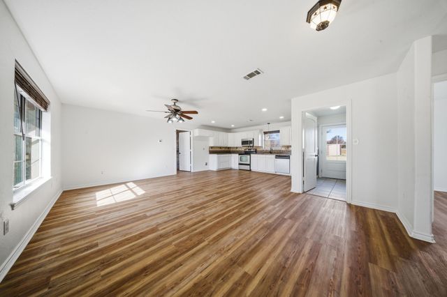 697 County Road 166, Whitesboro, TX 76273