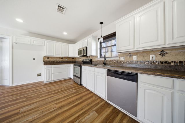 697 County Road 166, Whitesboro, TX 76273