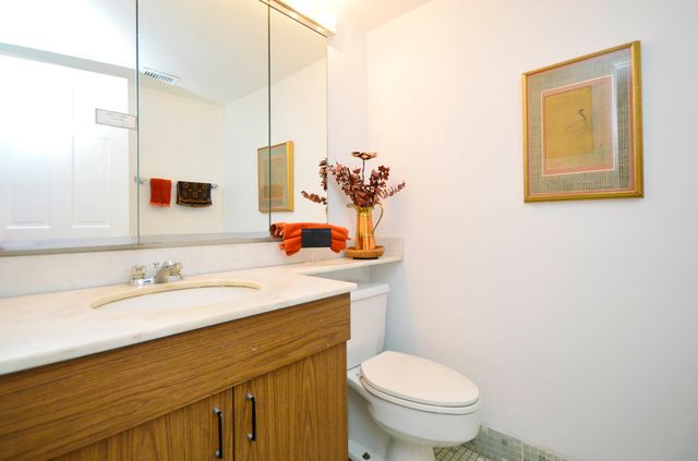 5117 S CORNELL Avenue 5117, Chicago, IL 60615