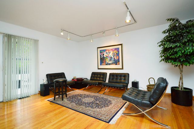 5117 S CORNELL Avenue 5117, Chicago, IL 60615
