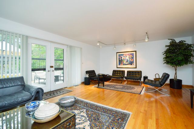 5117 S CORNELL Avenue 5117, Chicago, IL 60615