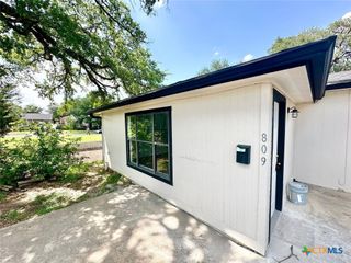 809 W Avenue D B, Belton, TX 76513