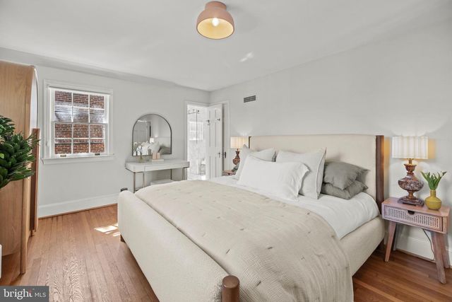 6120 32ND PL NW, Washington, DC 20015