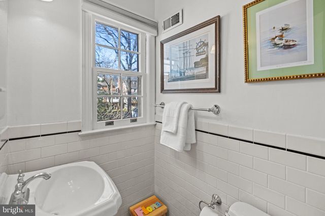 6120 32ND PL NW, Washington, DC 20015
