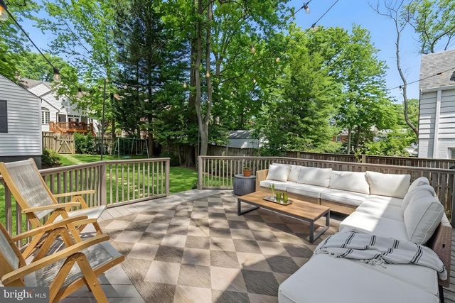6120 32ND PL NW, Washington, DC 20015