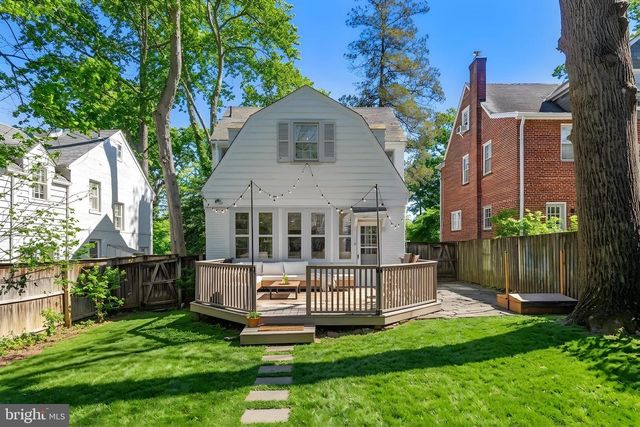 6120 32ND PL NW, Washington, DC 20015