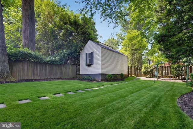6120 32ND PL NW, Washington, DC 20015