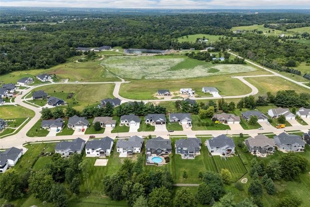 3551 Mclain Way, Hiawatha, IA 52233