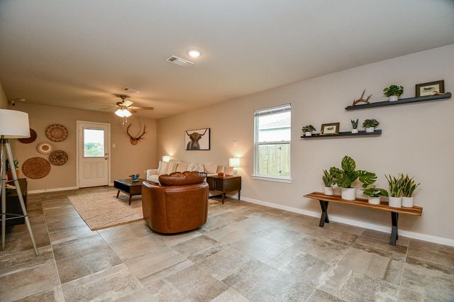 1924 Spruce Street, Bay City, TX 77414