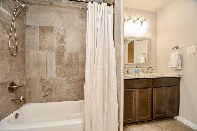 1924 Spruce Street, Bay City, TX 77414