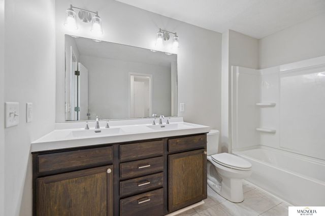 1820 Spring Meadow Drive, Lincoln, NE 68521
