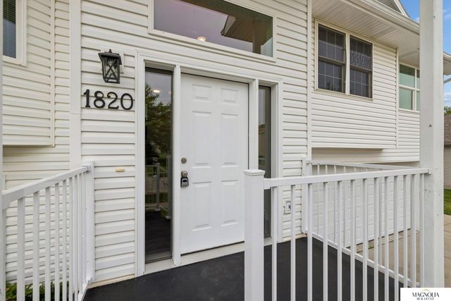 1820 Spring Meadow Drive, Lincoln, NE 68521