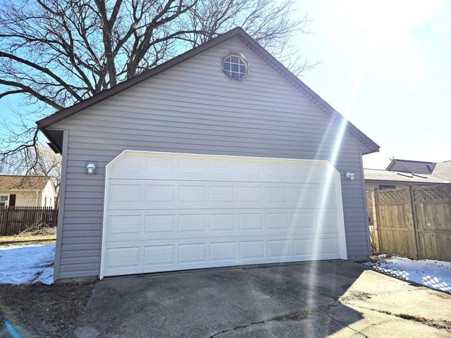 252 E Washington STREET, Jefferson, WI 53549