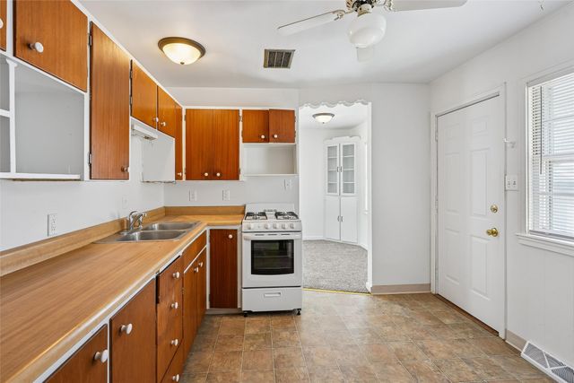 2904 62nd Street, Des Moines, IA 50322