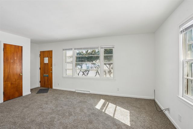 2904 62nd Street, Des Moines, IA 50322