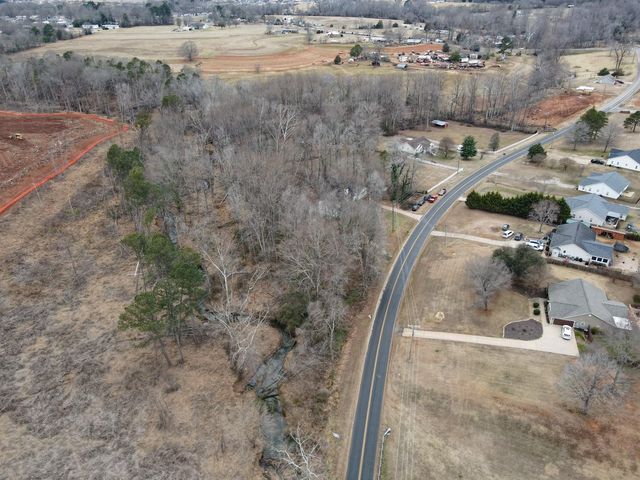 150 Overcreek Road, Chesnee, SC 29323