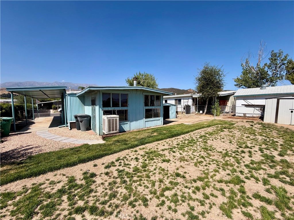 Image 11 of property listing at 10465 Frontier, Cherry Valley, CA 92223