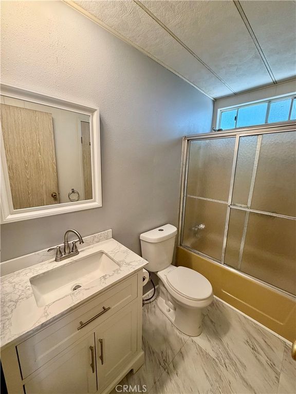 Image 8 of property listing at 10465 Frontier, Cherry Valley, CA 92223