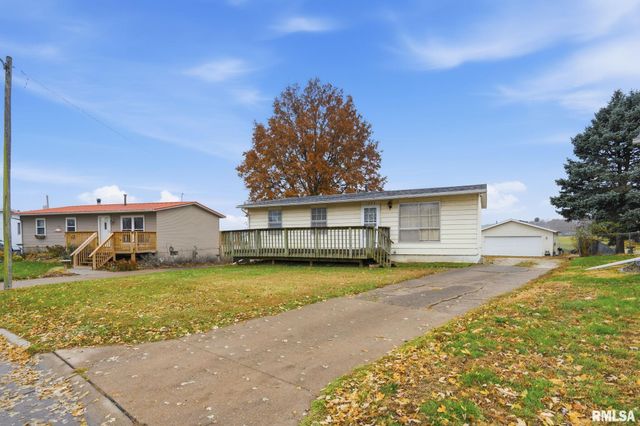 1495 GLENWOOD Drive, Le Claire, IA 52753