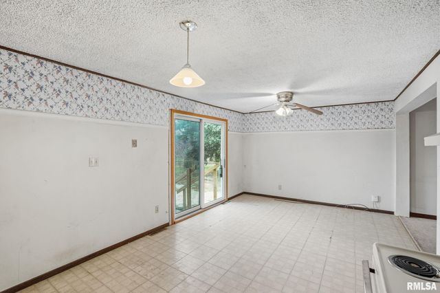 1495 GLENWOOD Drive, Le Claire, IA 52753