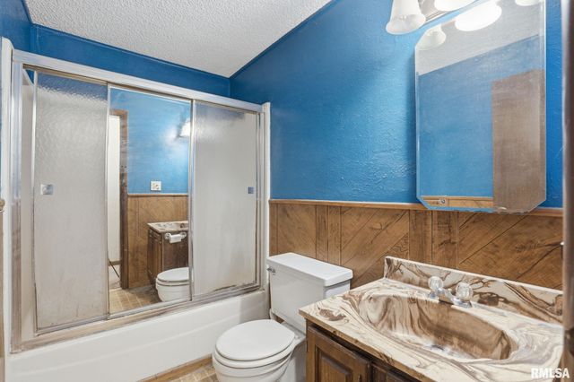 1495 GLENWOOD Drive, Le Claire, IA 52753