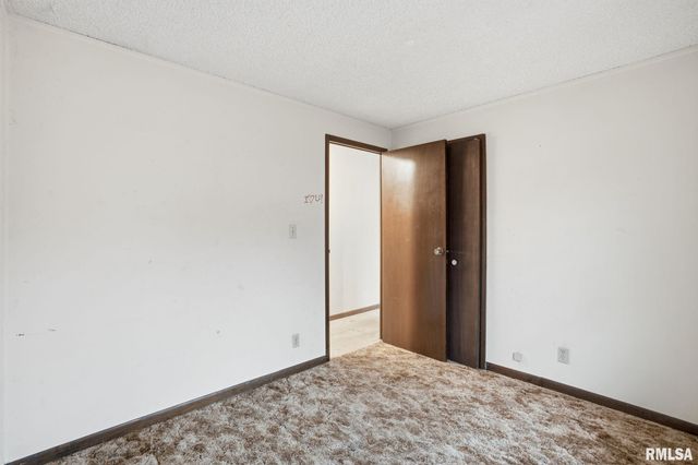 1495 GLENWOOD Drive, Le Claire, IA 52753