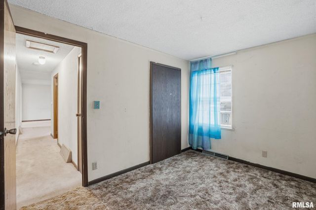 1495 GLENWOOD Drive, Le Claire, IA 52753