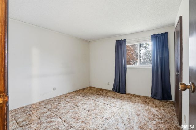 1495 GLENWOOD Drive, Le Claire, IA 52753