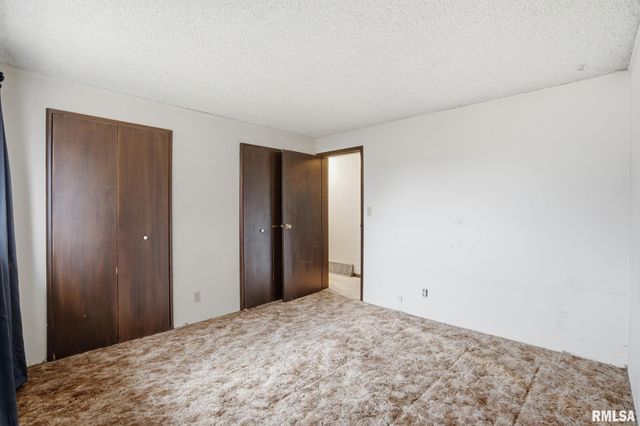 1495 GLENWOOD Drive, Le Claire, IA 52753