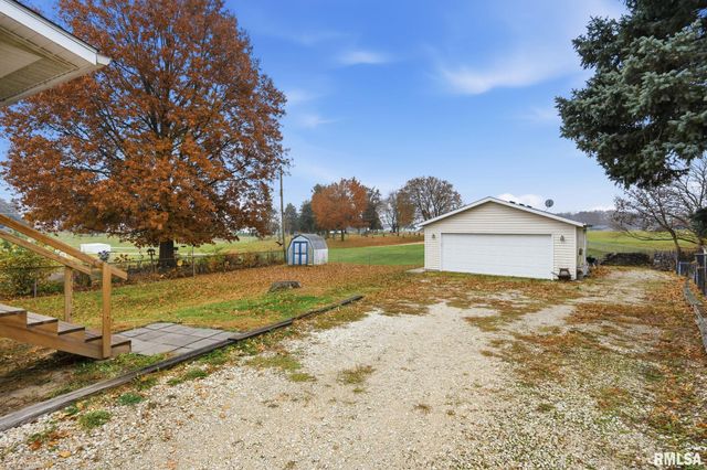 1495 GLENWOOD Drive, Le Claire, IA 52753