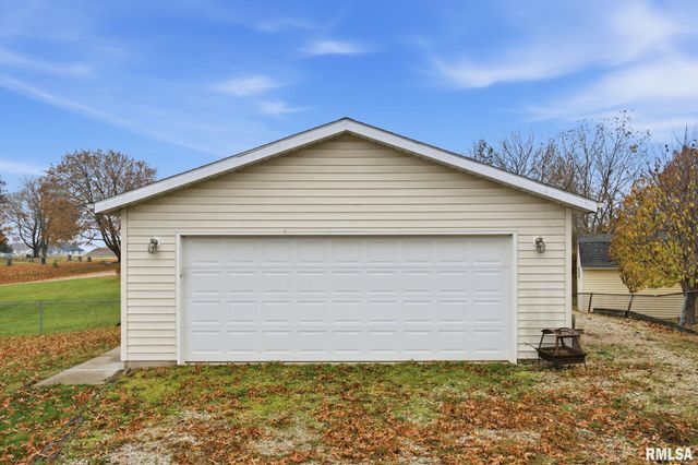 1495 GLENWOOD Drive, Le Claire, IA 52753