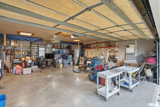 1495 GLENWOOD Drive, Le Claire, IA 52753