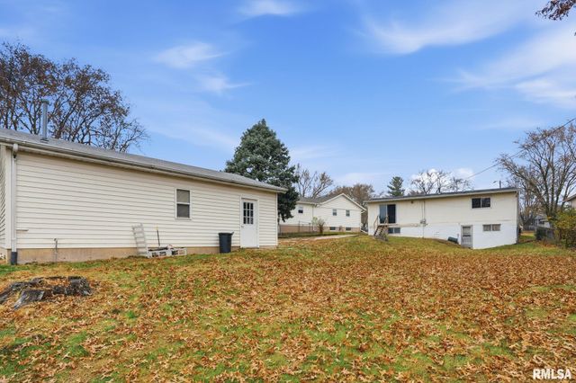 1495 GLENWOOD Drive, Le Claire, IA 52753