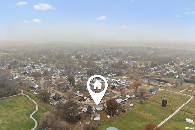 1495 GLENWOOD Drive, Le Claire, IA 52753