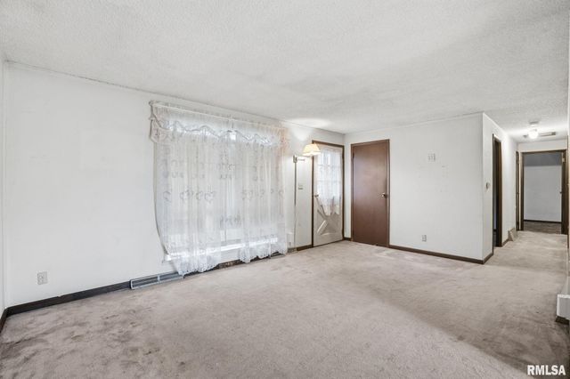 1495 GLENWOOD Drive, Le Claire, IA 52753