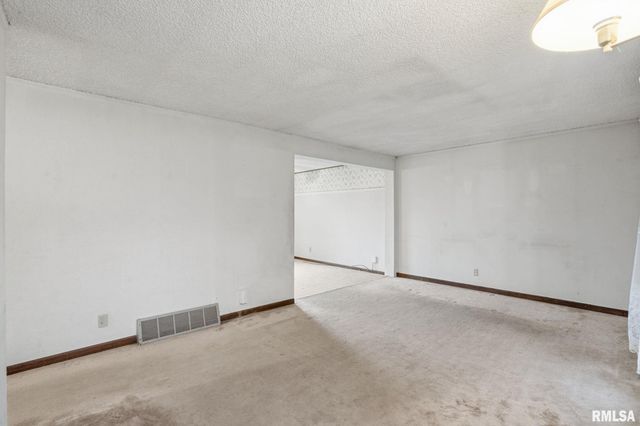 1495 GLENWOOD Drive, Le Claire, IA 52753