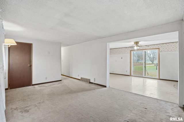 1495 GLENWOOD Drive, Le Claire, IA 52753