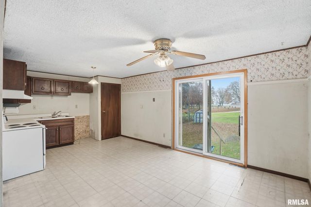 1495 GLENWOOD Drive, Le Claire, IA 52753