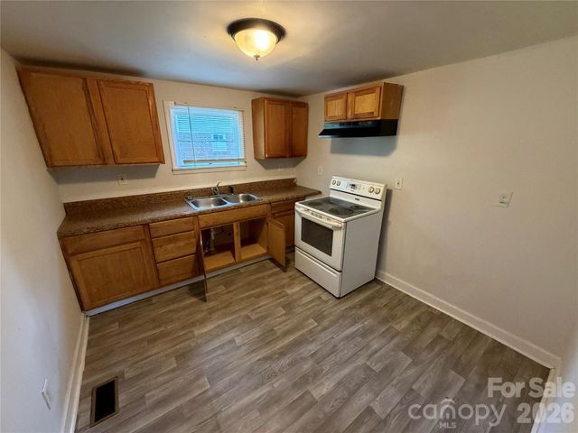 9235 Kendall Drive, Charlotte, NC 28214
