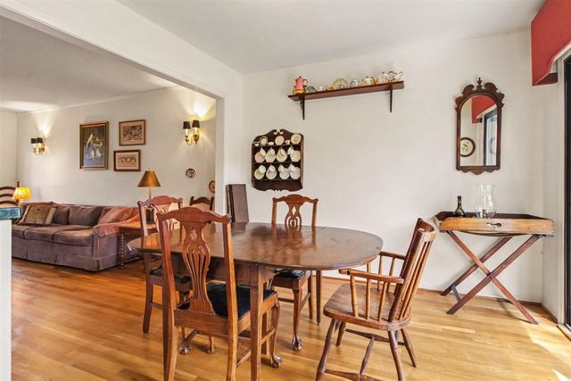 2206 Rivenoak Court, Ann Arbor, MI 48103