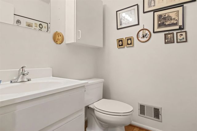 2206 Rivenoak Court, Ann Arbor, MI 48103