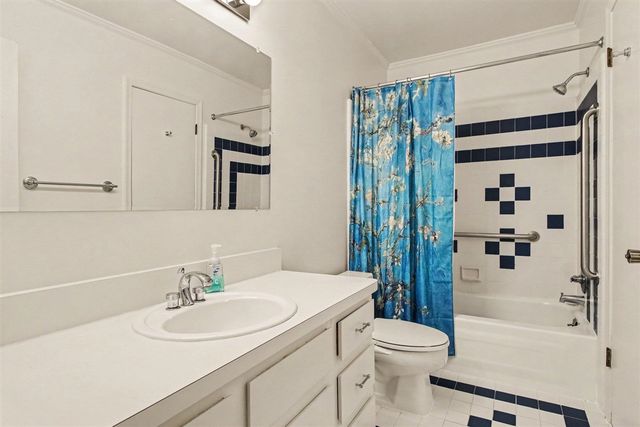 2206 Rivenoak Court, Ann Arbor, MI 48103