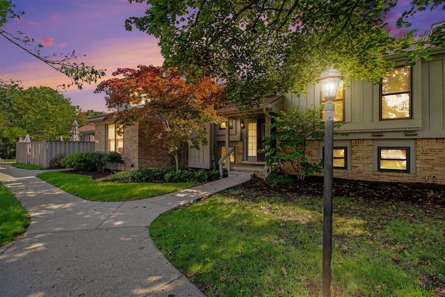 2206 Rivenoak Court, Ann Arbor, MI 48103