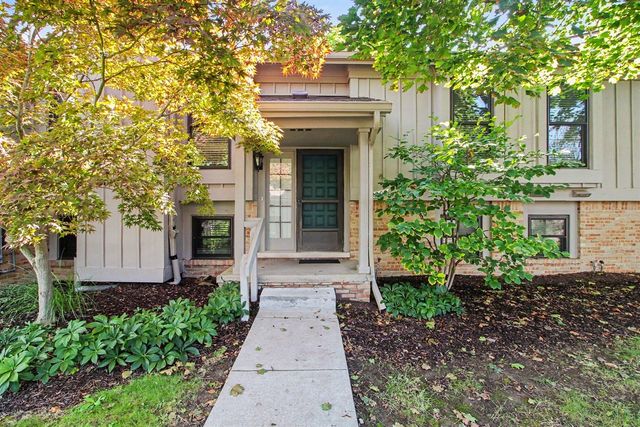 2206 Rivenoak Court, Ann Arbor, MI 48103