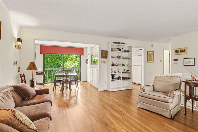 2206 Rivenoak Court, Ann Arbor, MI 48103