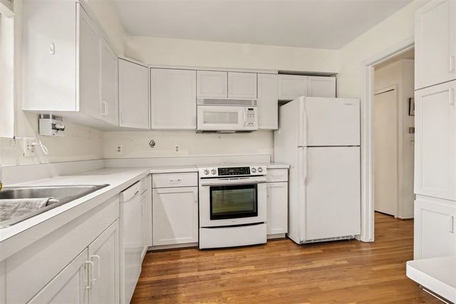 2206 Rivenoak Court, Ann Arbor, MI 48103