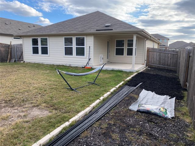 107 Grapefruit RD, Hutto, TX 78634